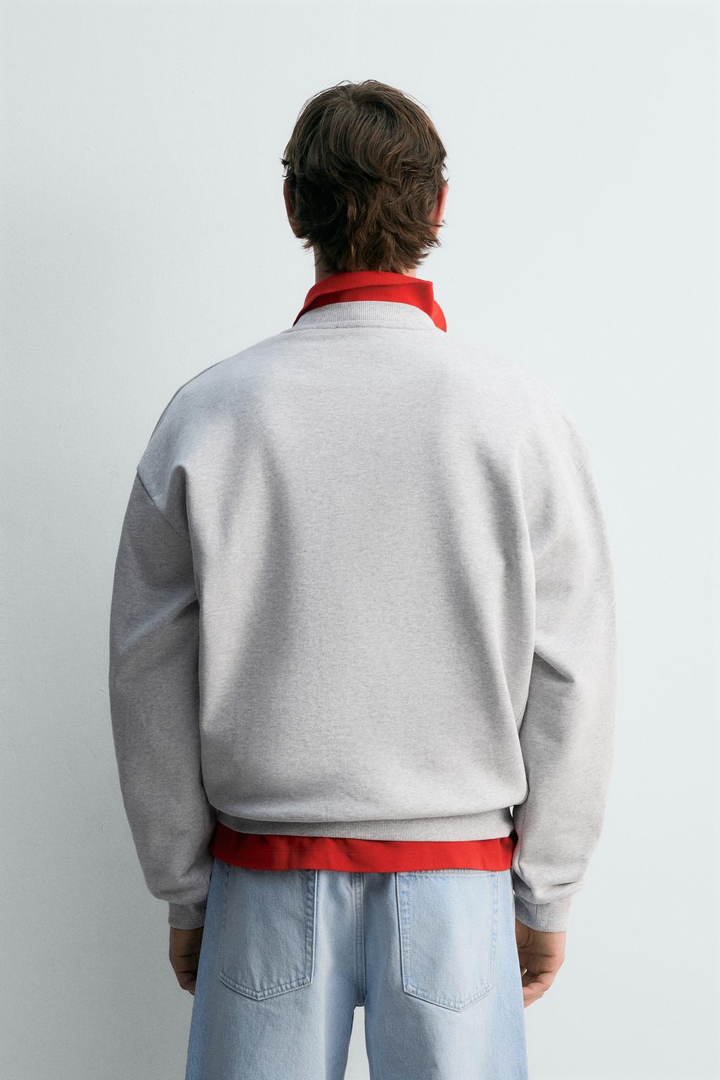 ТОЛСТОВКА КЛАССИЧЕСКОГО КРОЯ С КРУГЛЫМ ВЫРЕЗОМ