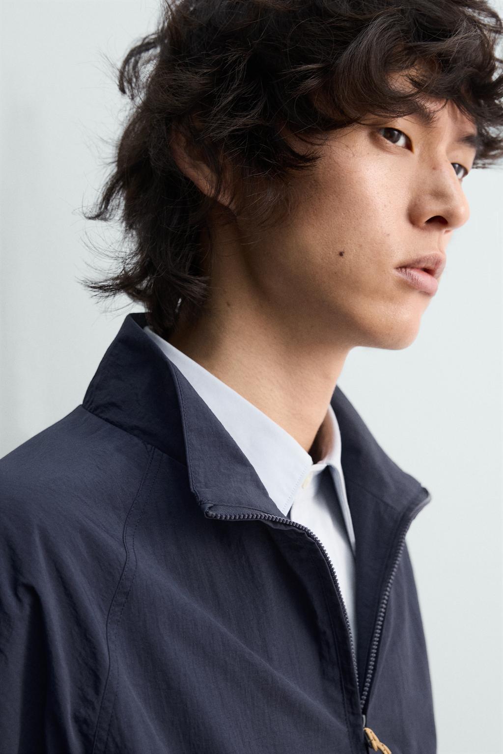 ЛЕГКАЯ КУРТКА ИЗ ВЫСОКОТЕХНОЛОГИЧНОЙ ТКАНИ LIMITED EDITION