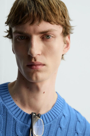 Свитер с узором «косы»- Заказать в России