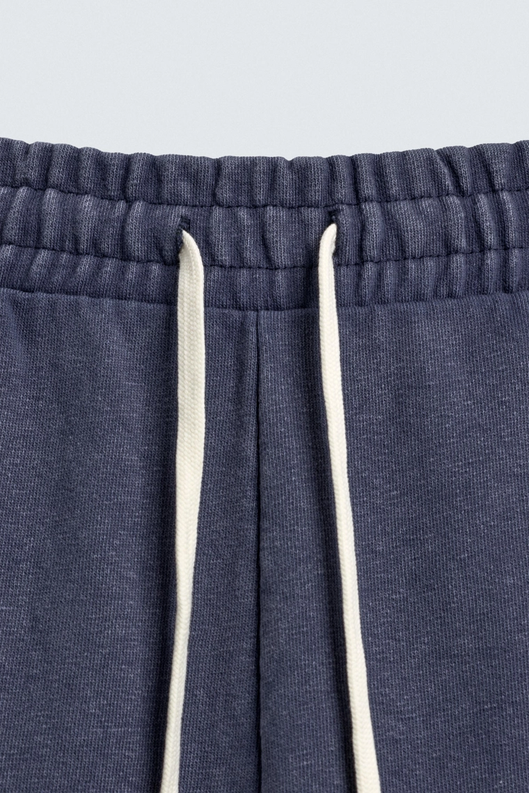 Джоггеры с широкими брючинами