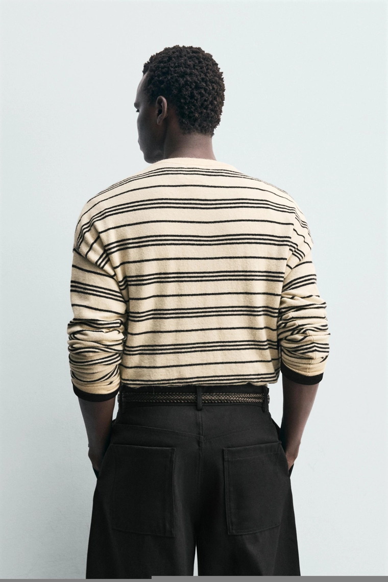 Пуловер с полосками и горловиной henley