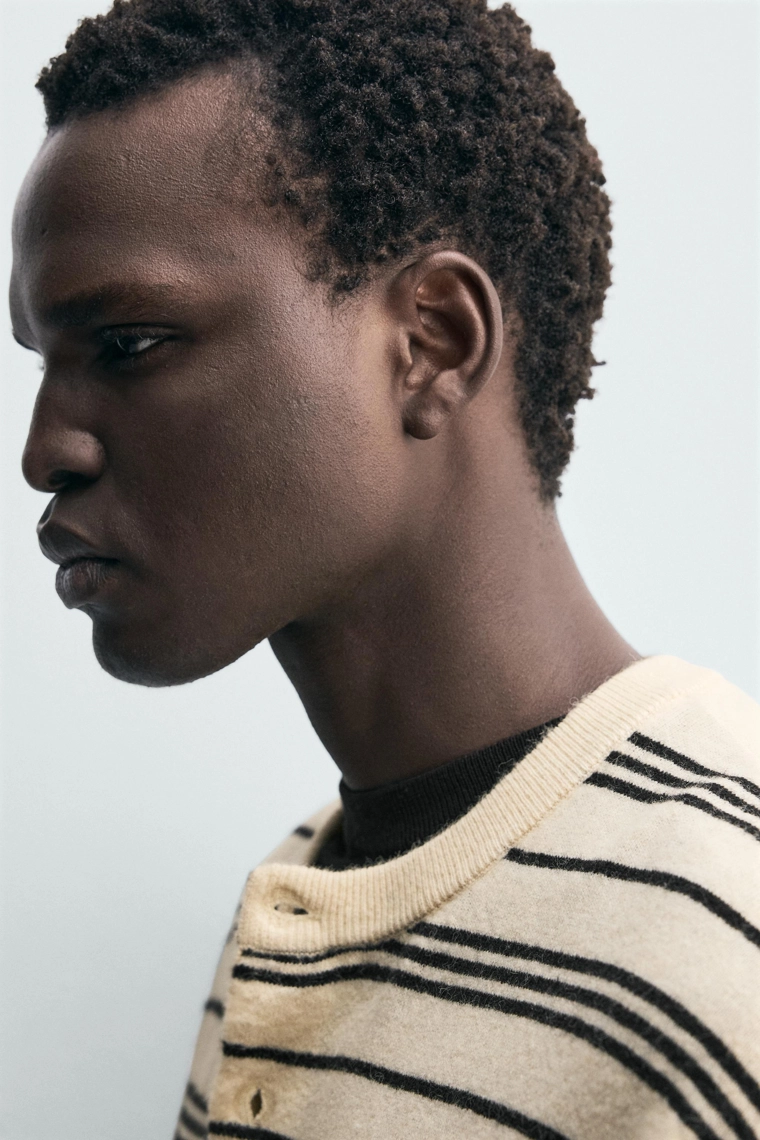 Пуловер с полосками и горловиной henley