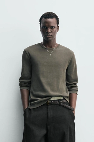 Футболка классического кроя из рельефной ткани- Заказать в России