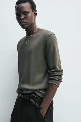 Футболка классического кроя из рельефной ткани- Заказать в России