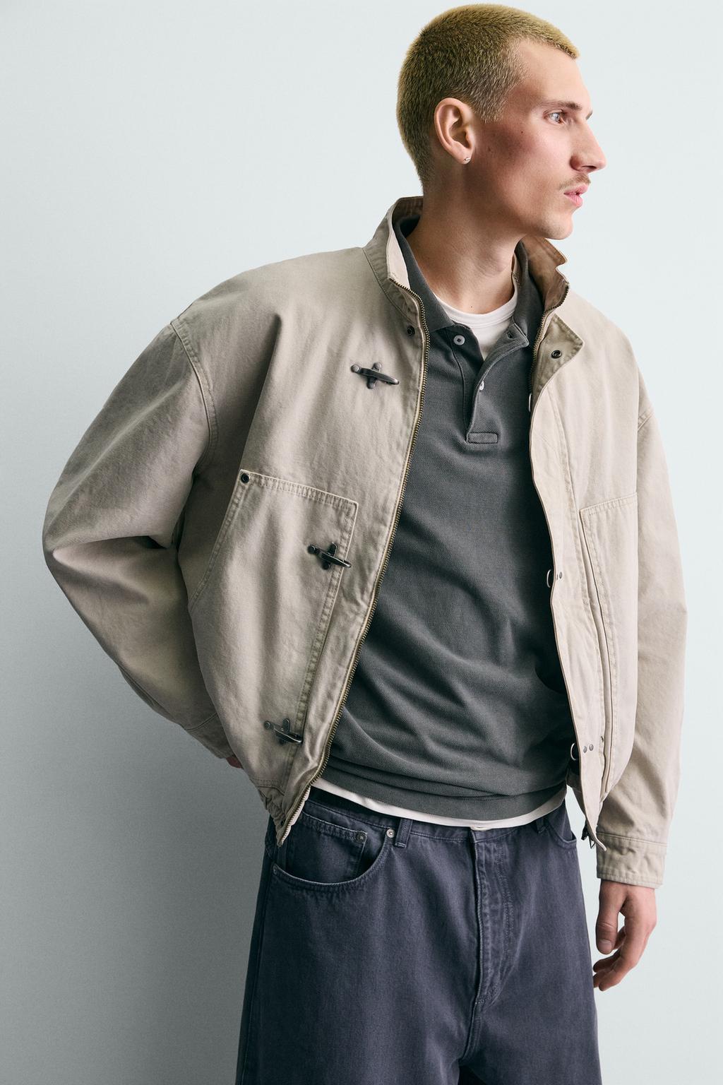 УКОРОЧЕННАЯ КУРТКА С ЗАСТЕЖКАМИ-ТОГГЛ