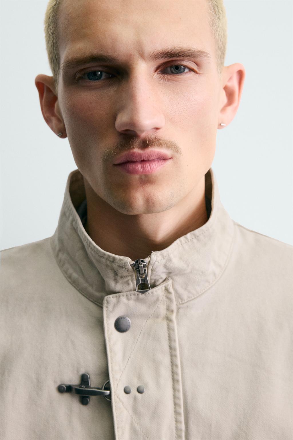 УКОРОЧЕННАЯ КУРТКА С ЗАСТЕЖКАМИ-ТОГГЛ