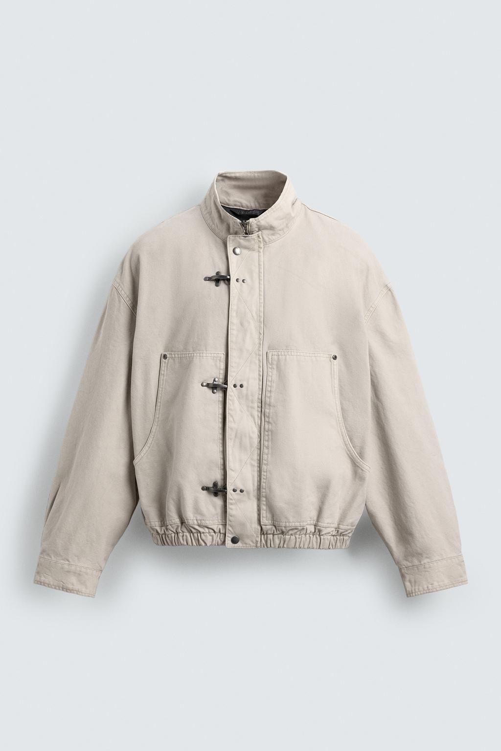 УКОРОЧЕННАЯ КУРТКА С ЗАСТЕЖКАМИ-ТОГГЛ