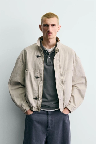 Укороченная куртка с застежками-тоггл