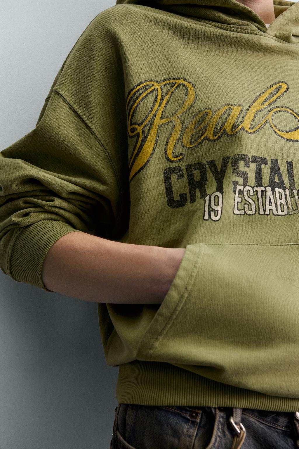 ТОЛСТОВКА С ЭФФЕКТОМ ПОТЕРТОСТИ И НАДПИСЬЮ