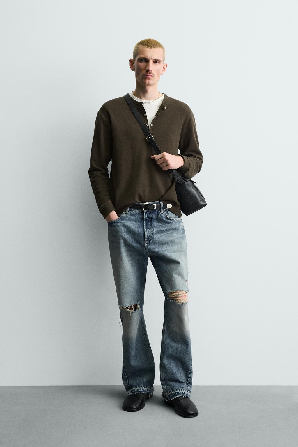 РАСКЛЕШЕННЫЕ ДЖИНСЫ С РАЗРЕЗАМИ