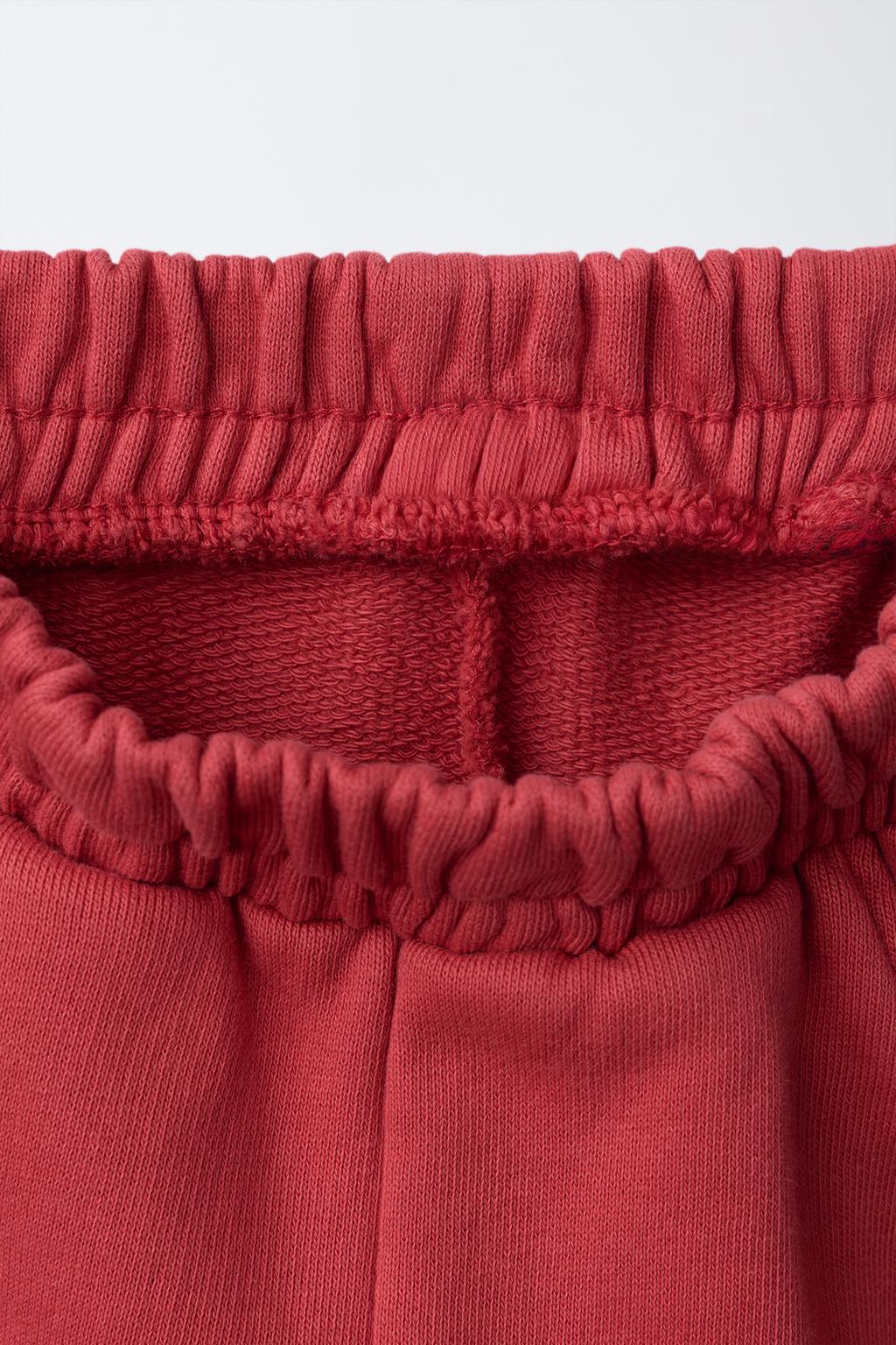 КОМПЛЕКТ ИЗ ТОЛСТОВКИ И БРЮК-ДЖОГГЕРОВ С НАШИВКОЙ