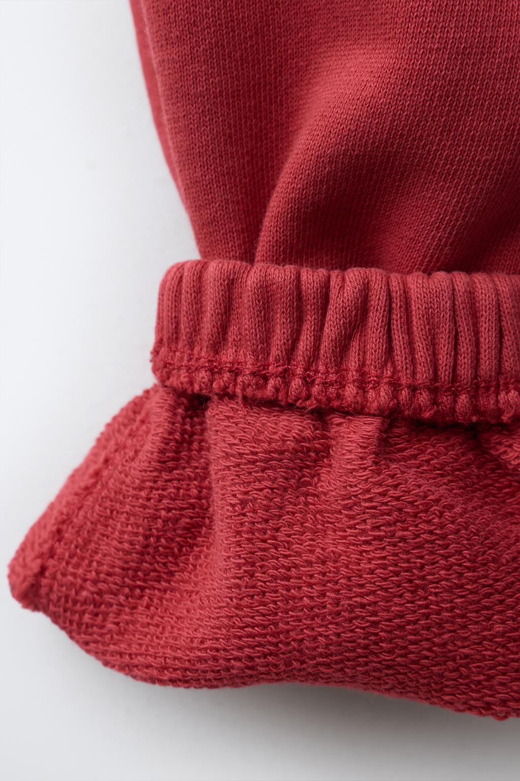 КОМПЛЕКТ ИЗ ТОЛСТОВКИ И БРЮК-ДЖОГГЕРОВ С НАШИВКОЙ