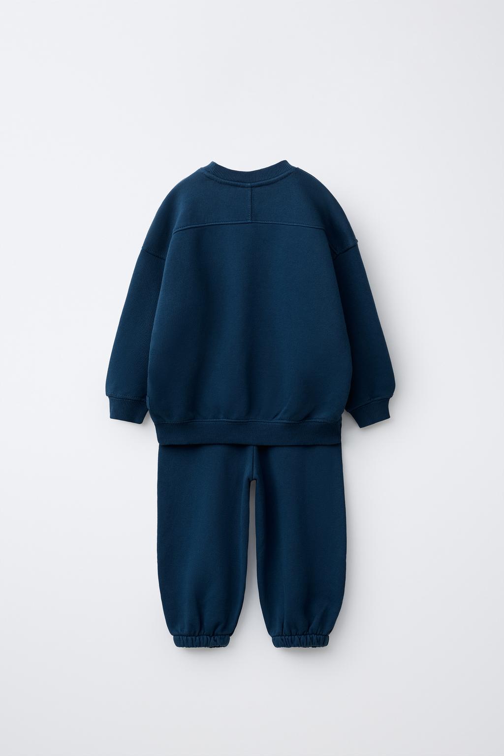 КОМПЛЕКТ ИЗ ТОЛСТОВКИ И БРЮК-ДЖОГГЕРОВ С НАШИВКОЙ