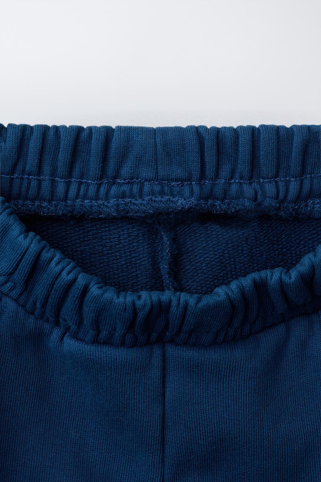 КОМПЛЕКТ ИЗ ТОЛСТОВКИ И БРЮК-ДЖОГГЕРОВ С НАШИВКОЙ