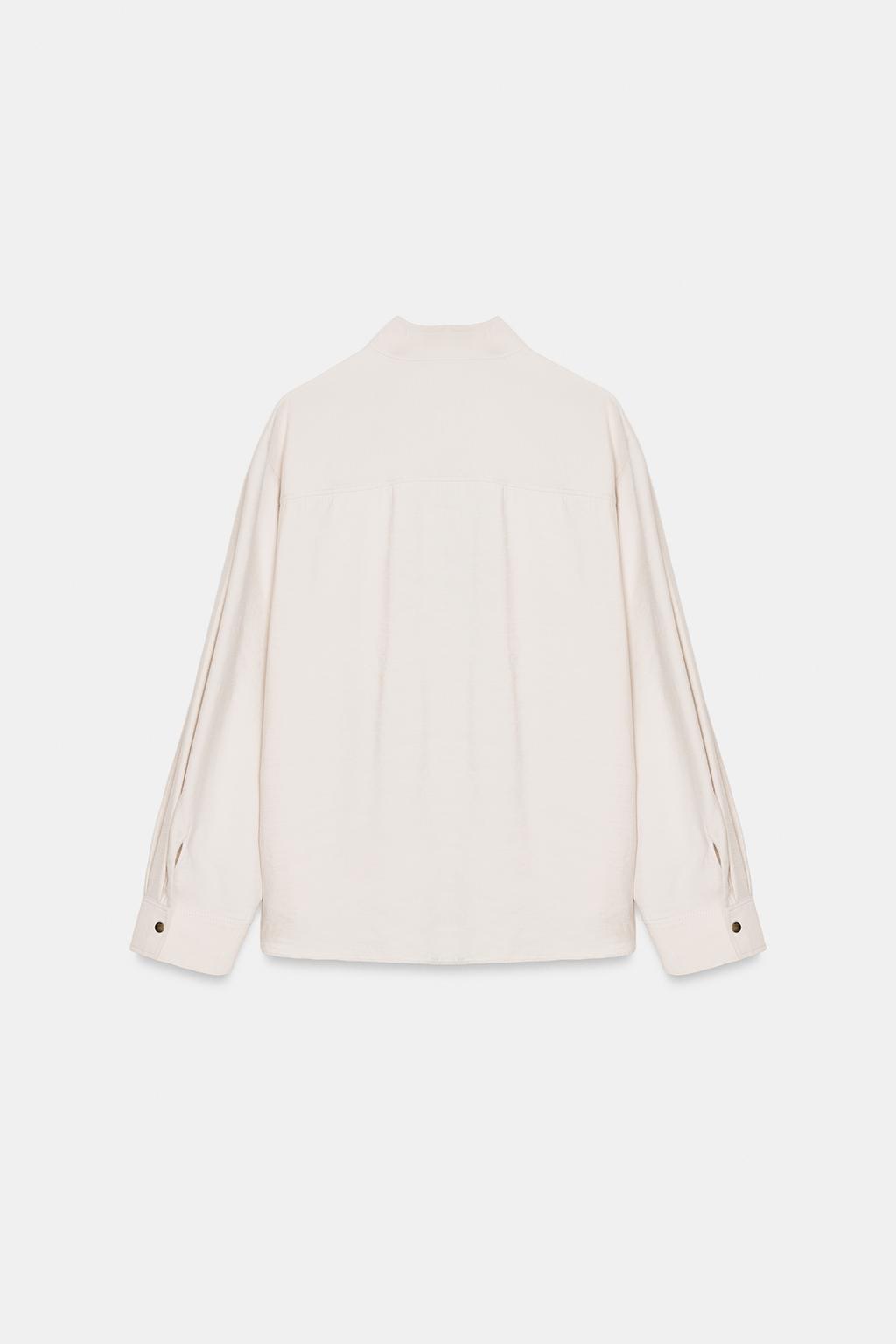 СТРУЯЩАЯСЯ РУБАШКА С ВЫСОКИМ ВОРОТНИКОМ