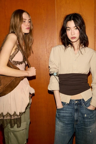 Джинсовые шорты TRF со средней посадкой и разрезами- Заказать в России