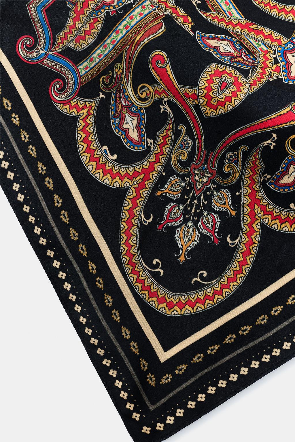 РЕМЕНЬ-ПЛАТОК С ПРИНТОМ