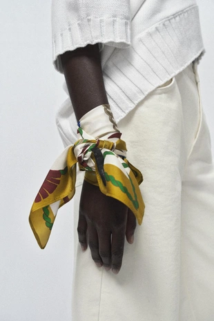 Платок из 100% шелка с принтом- Заказать в России