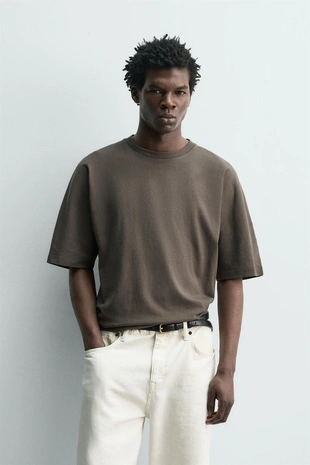 Футболка классического кроя с эффектом потертости