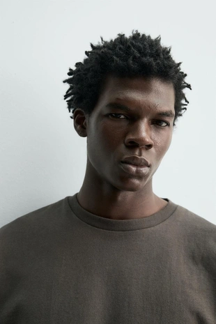 Футболка классического кроя с эффектом потертости- Заказать в России