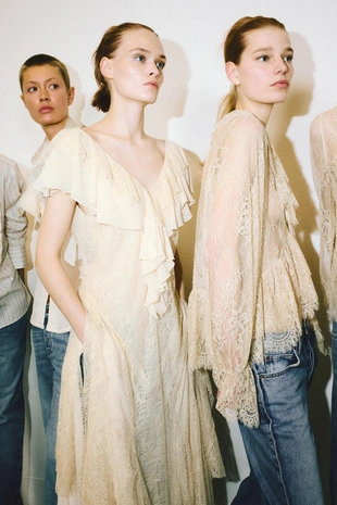 Платье с воланами и кружевом — ZW COLLECTION- Заказать в России