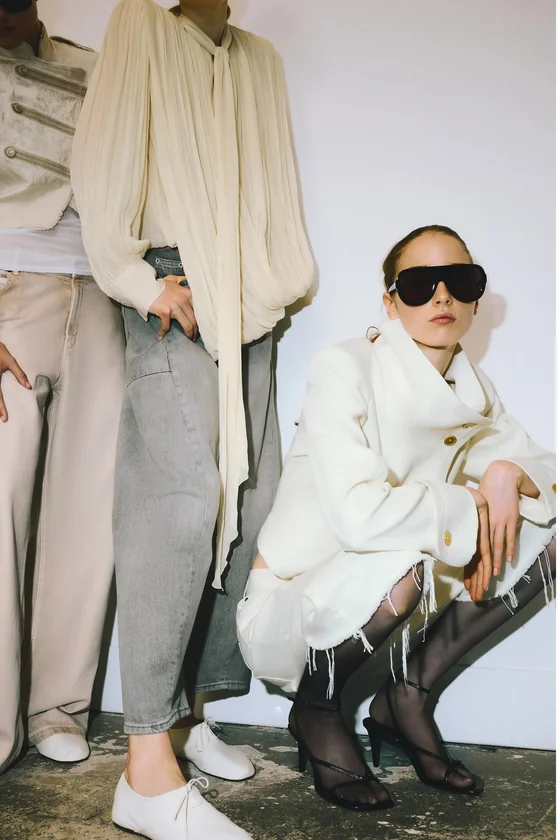 УКОРОЧЕННАЯ КОМБИНИРОВАННАЯ КУРТКА — коллекция Zara «ZW» 