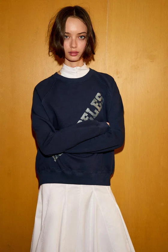 ТОЛСТОВКА С ТЕКСТОМ ИЗ ФОЛЬГИ