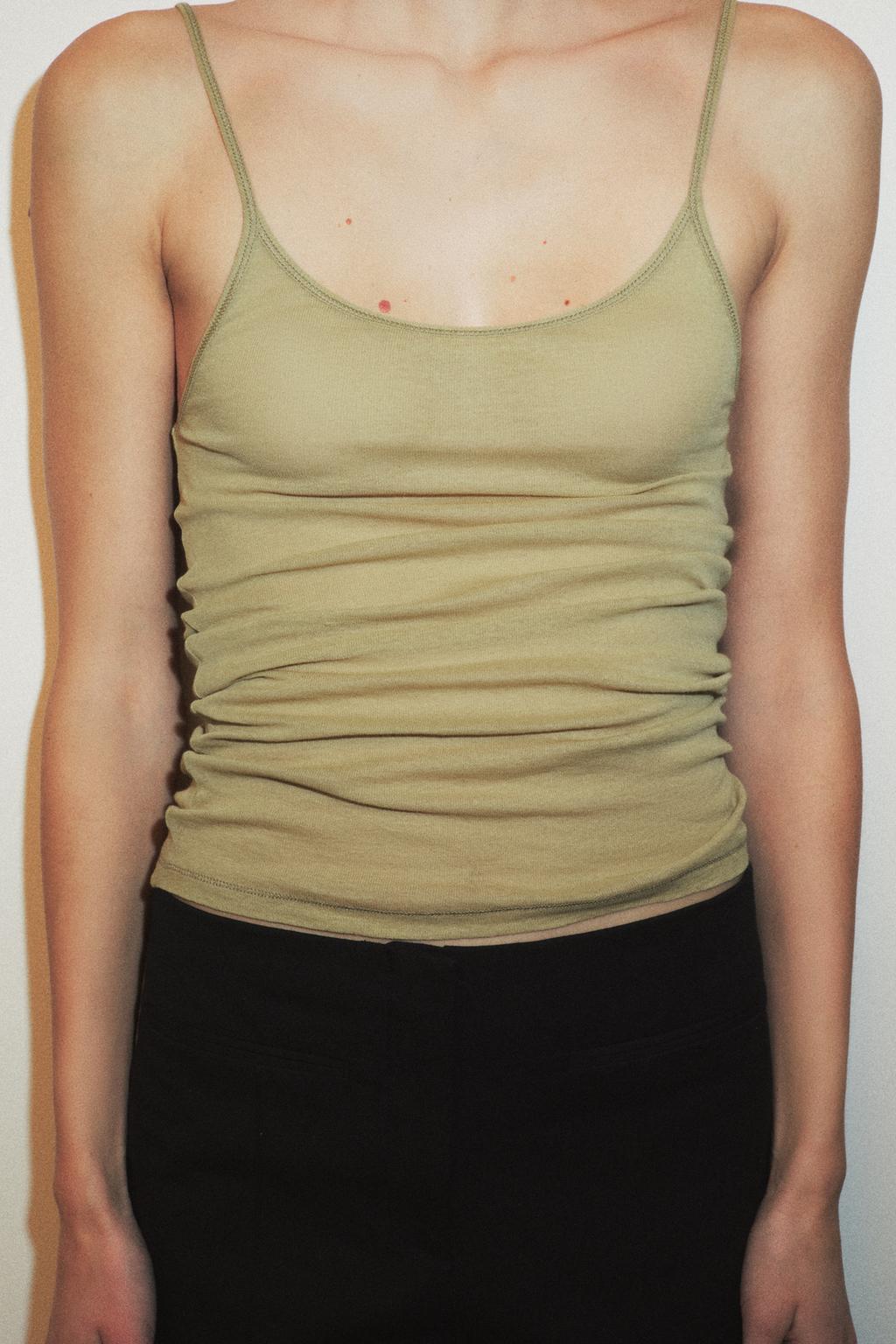 ТОП ИЗ ХЛОПКА SUPIMA® НА БРЕТЕЛЯХ