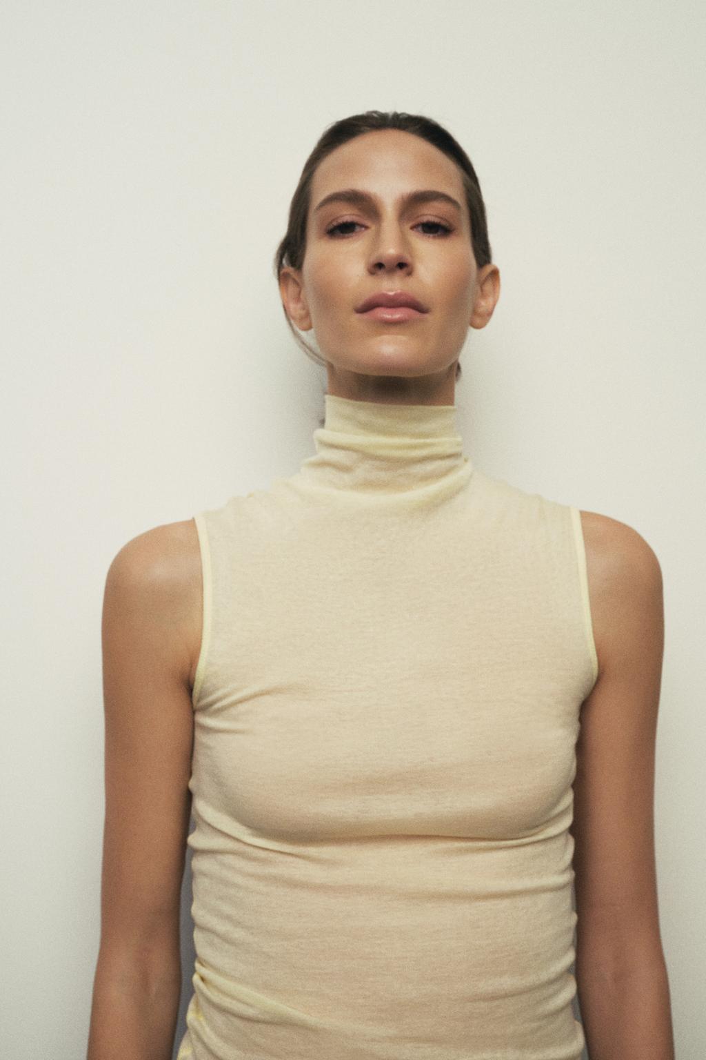 ТОП ИЗ ХЛОПКА SUPIMA® С ВОРОТНИКОМ-СТОЙКОЙ