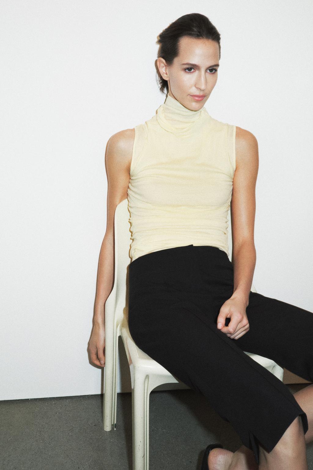 ТОП ИЗ ХЛОПКА SUPIMA® С ВОРОТНИКОМ-СТОЙКОЙ