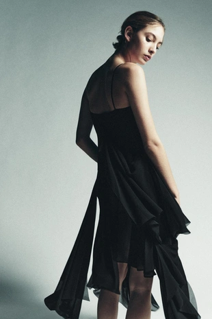 Платье с бретелями, воланами и кружевом- Заказать в России