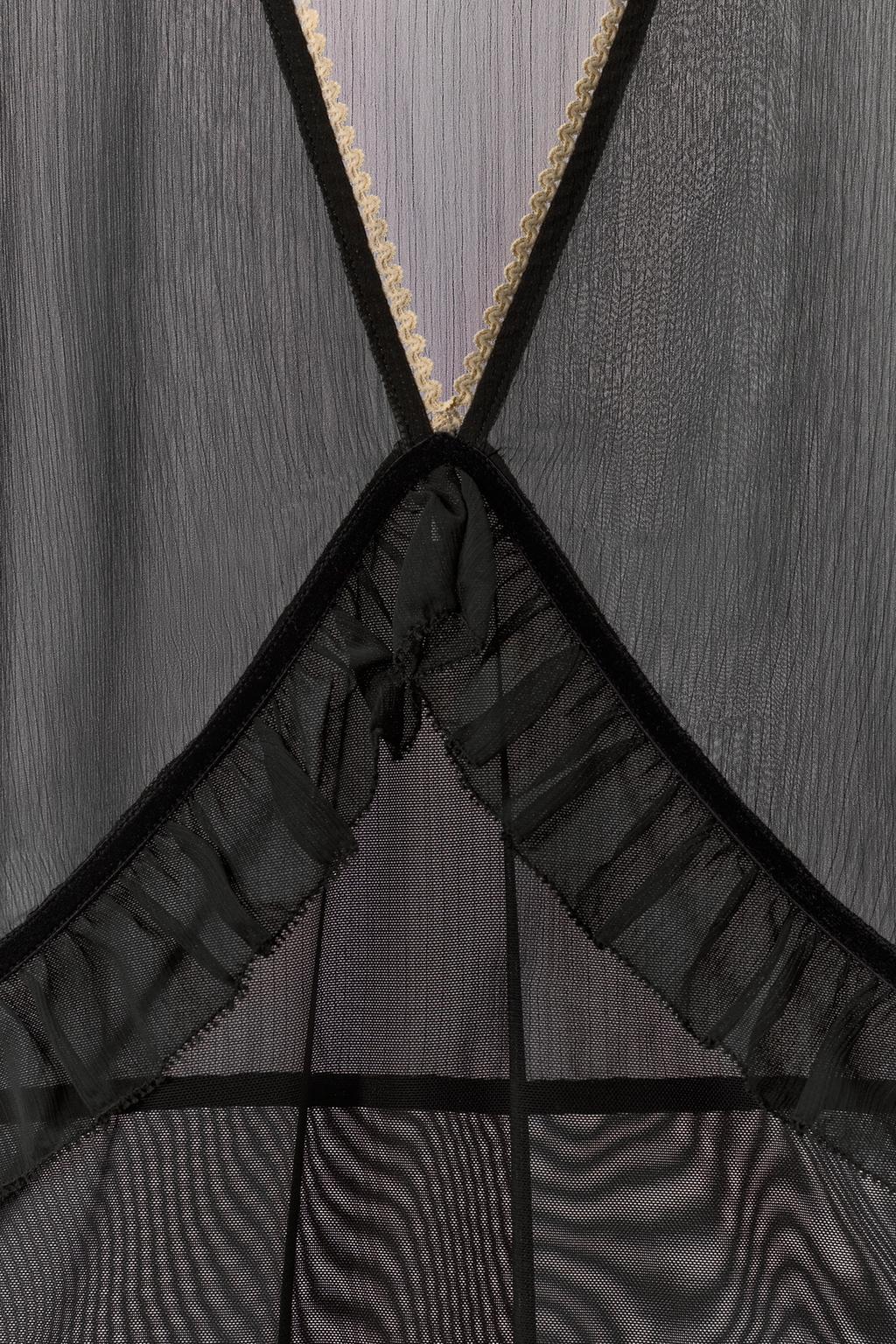 БОДИ С ВОЛАНАМИ И КОНТРАСТНЫМ КРУЖЕВОМ