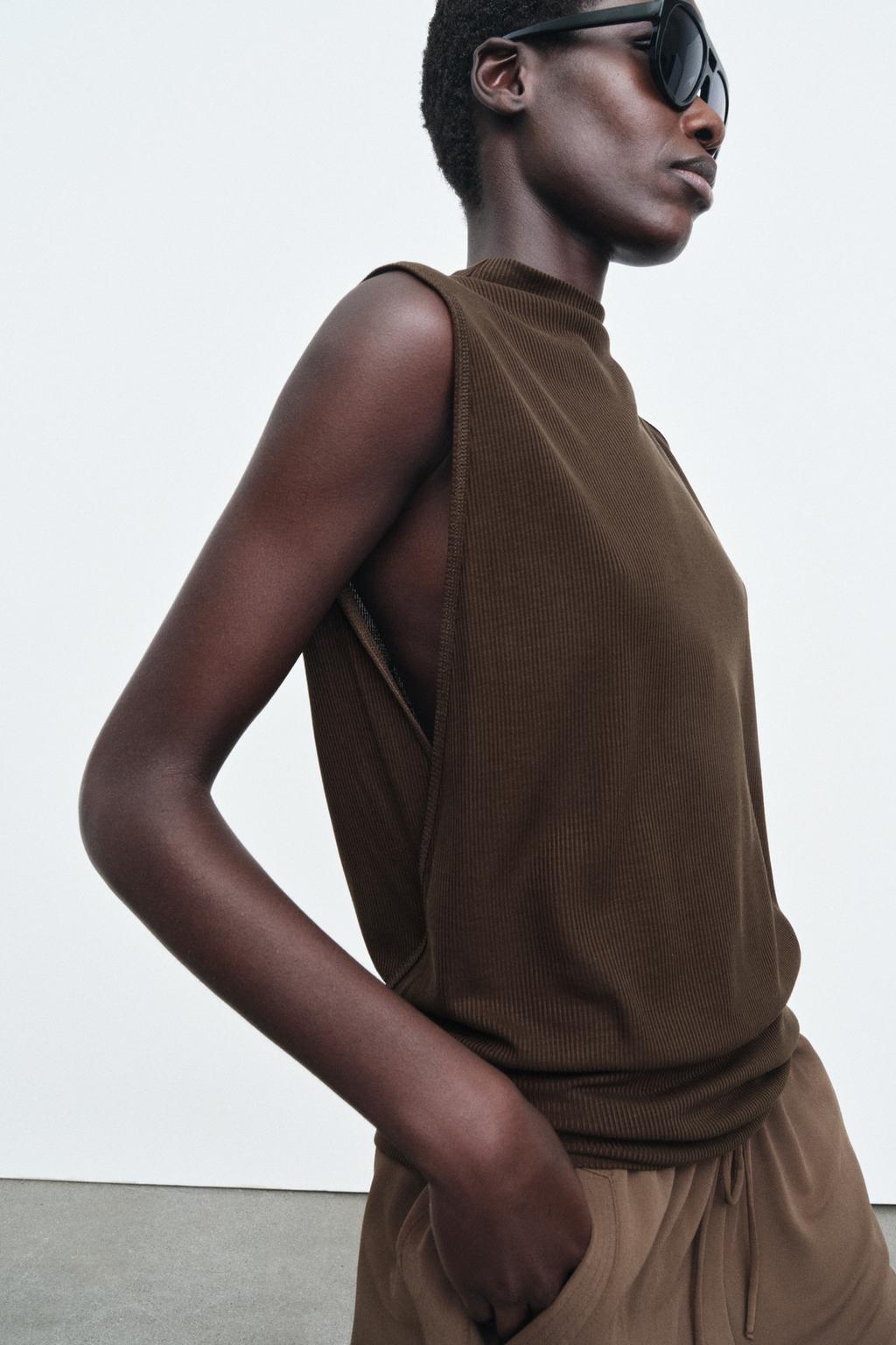 СВОБОДНЫЙ ТОП С ВОРОТНИКОМ-СТОЙКОЙ