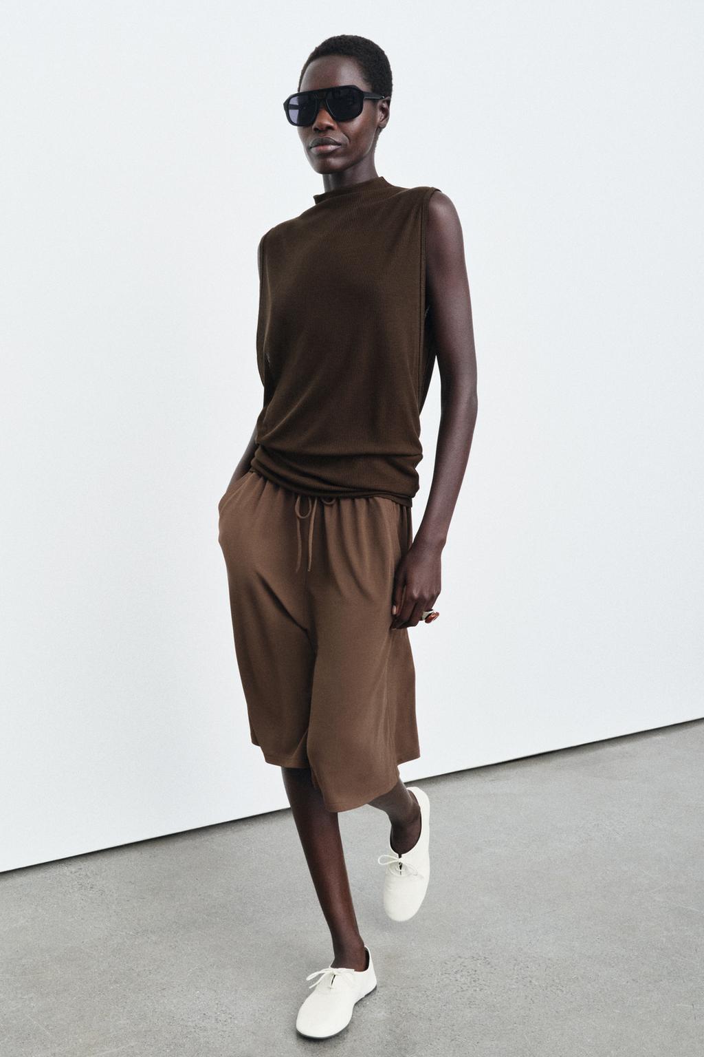 СВОБОДНЫЙ ТОП С ВОРОТНИКОМ-СТОЙКОЙ