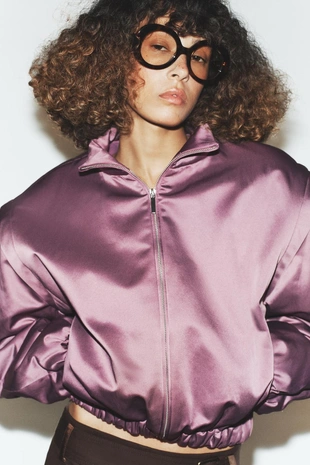 Стеганая куртка с выделенной линией плеч- Заказать в России