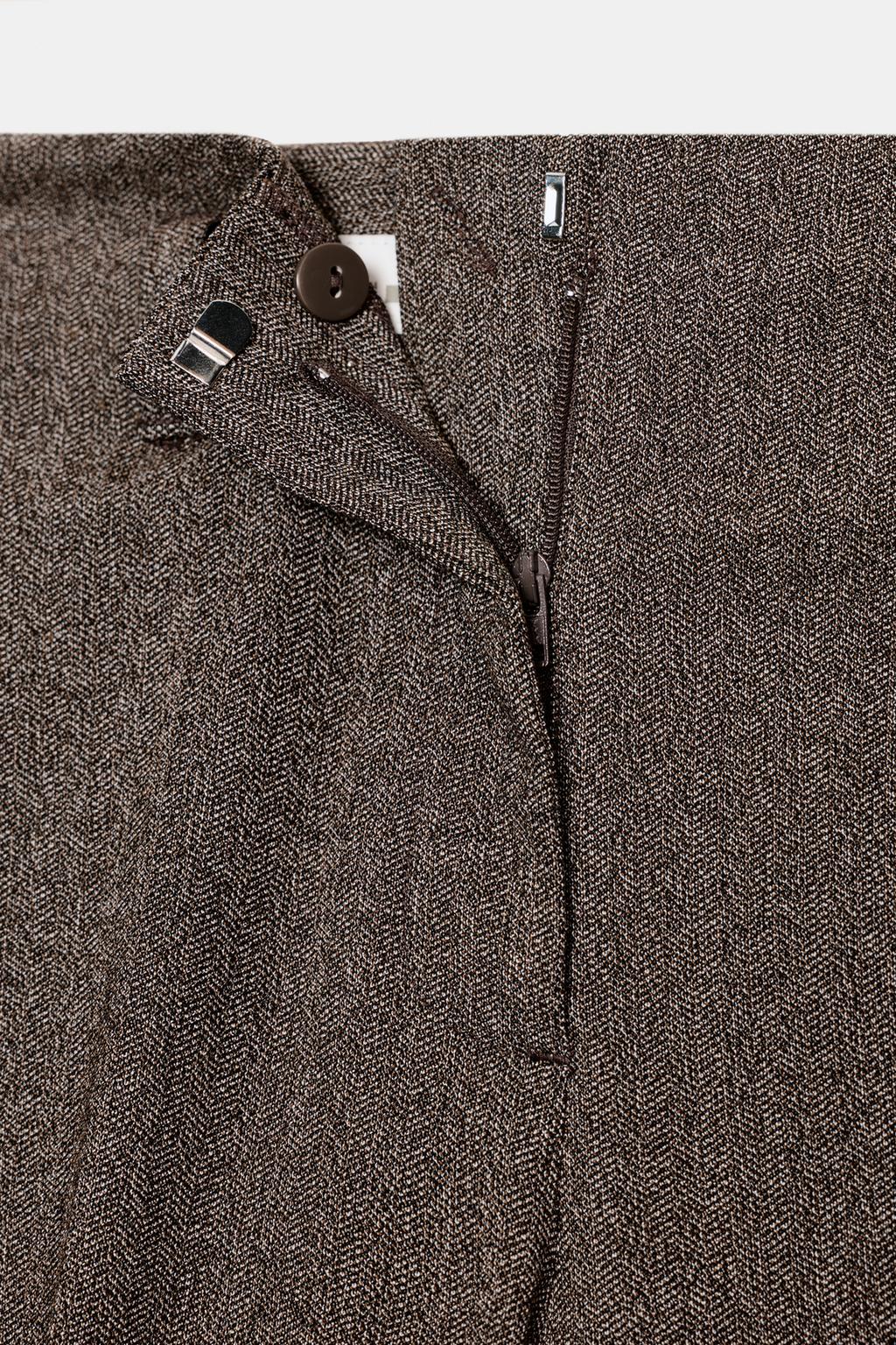 БРЮКИ В ЕЛОЧКУ С РЕМНЕМ