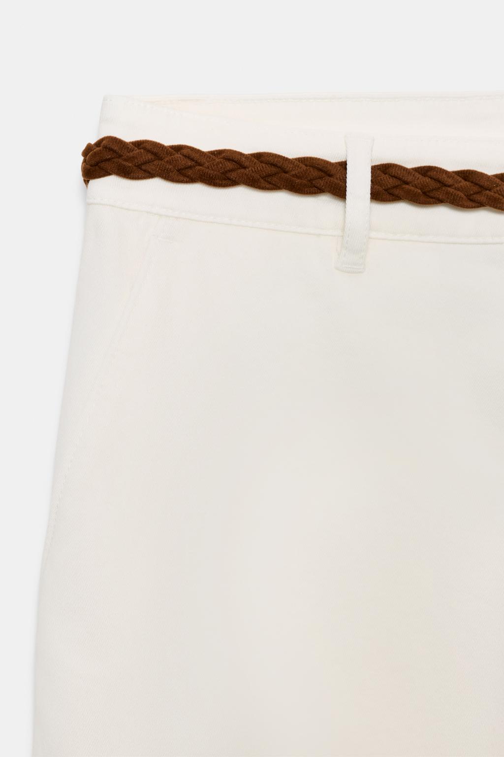 БРЮКИ ЧИНОС С ПЛЕТЕНЫМ РЕМНЕМ