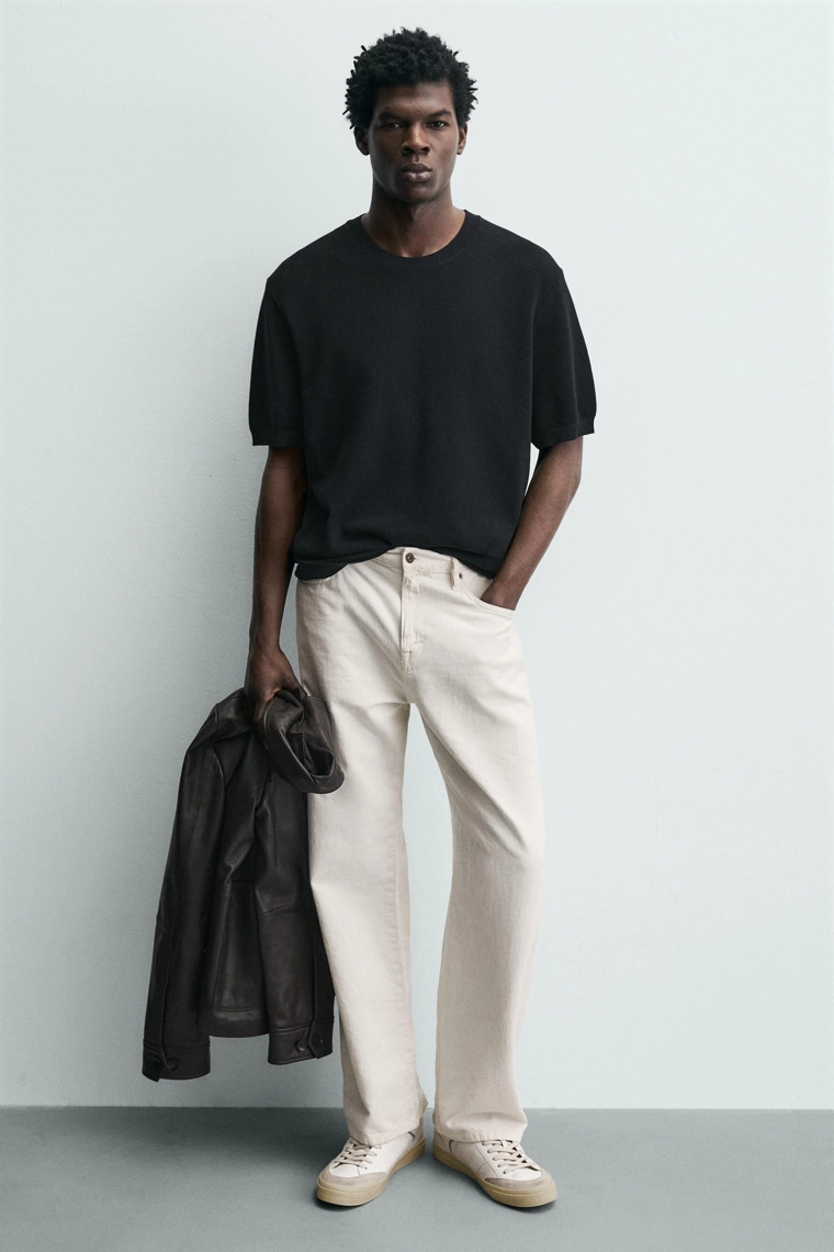 Кроссовки с контрастной подошвой