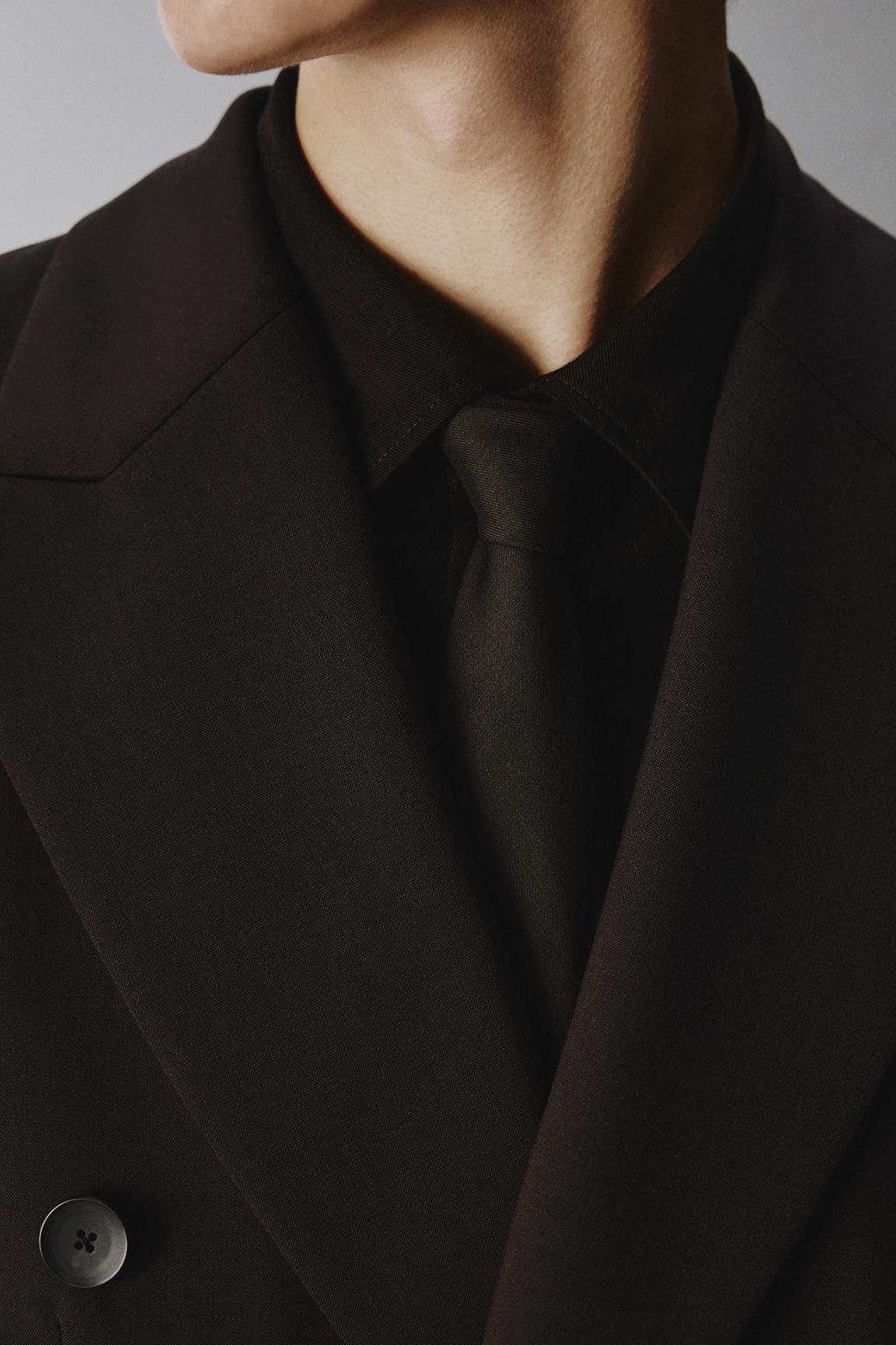 ДВУБОРТНЫЙ КОСТЮМНЫЙ БЛЕЙЗЕР ИЗ 100% ЛЬНА