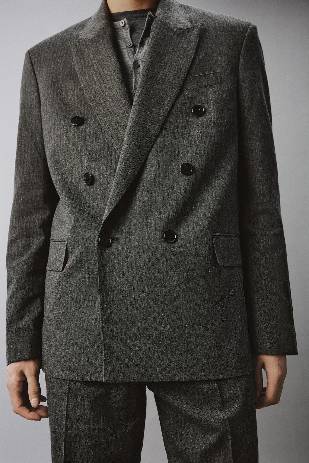 ДВУБОРТНЫЙ КОСТЮМНЫЙ БЛЕЙЗЕР В ПОЛОСКУ ИЗ РЕЛЬЕФНОЙ ТКАНИ