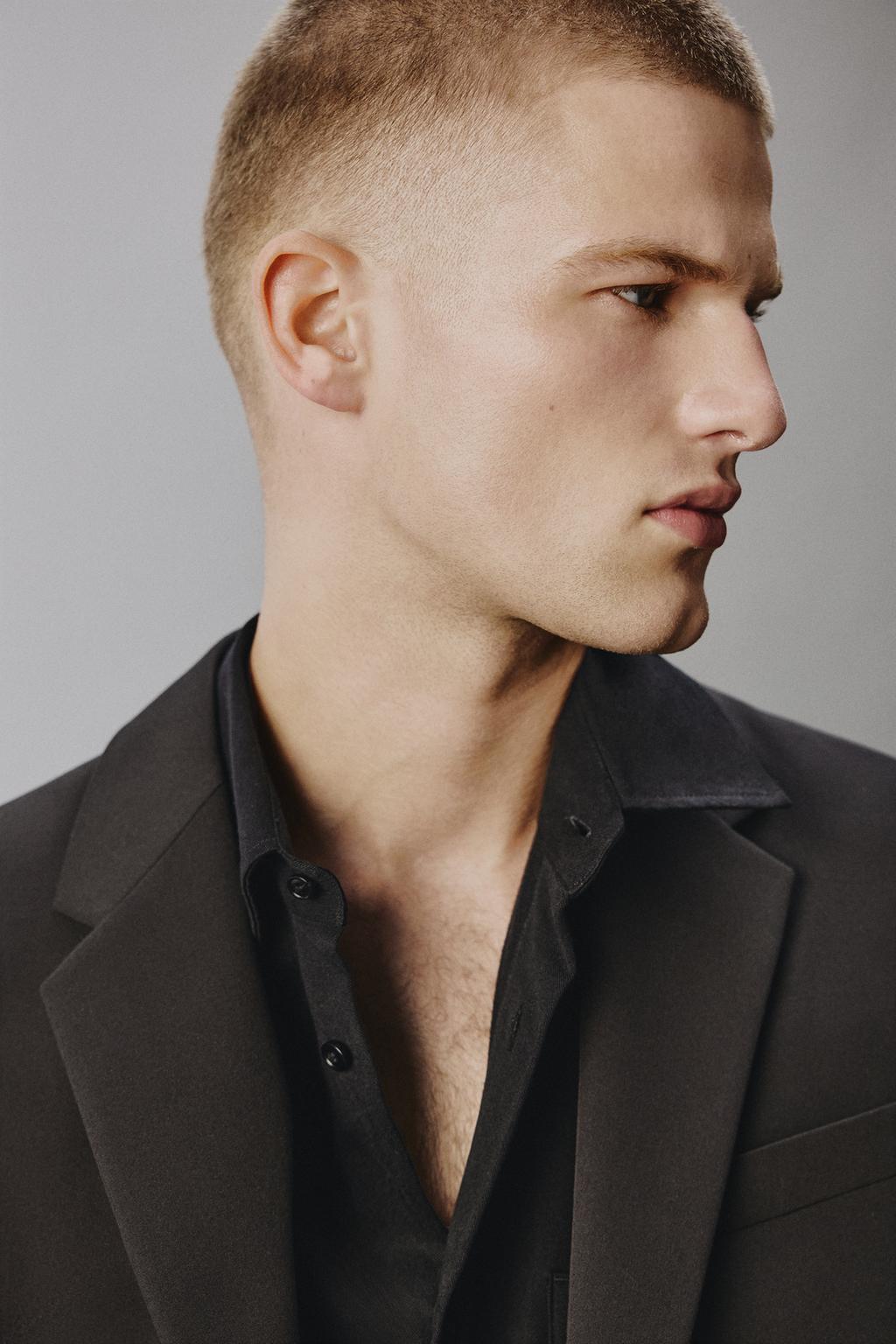 КОСТЮМНЫЙ ПИДЖАК КОМФОРТНОЙ ПОСАДКИ