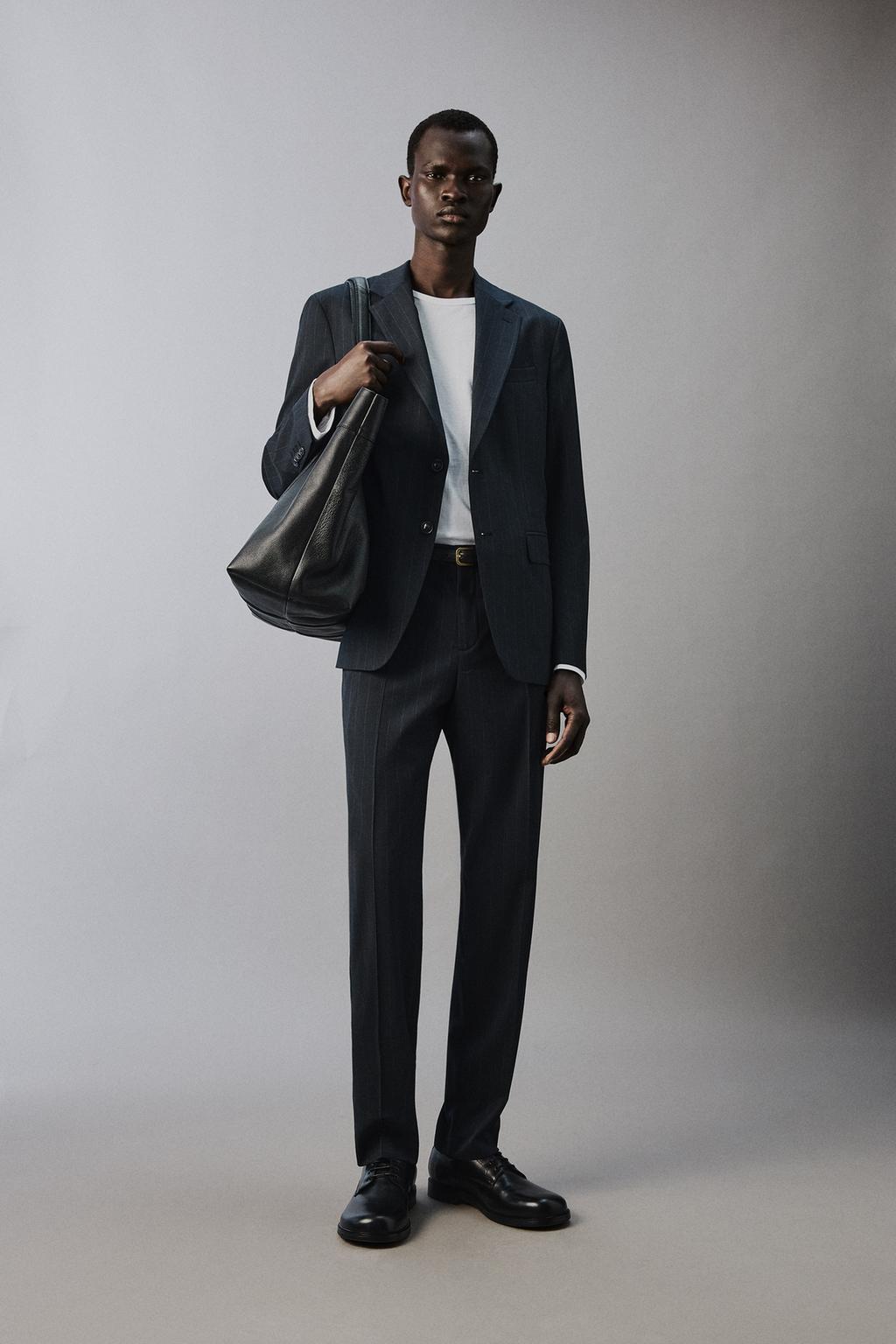 КОСТЮМНЫЙ БЛЕЙЗЕР В ТОНКУЮ ПОЛОСКУ