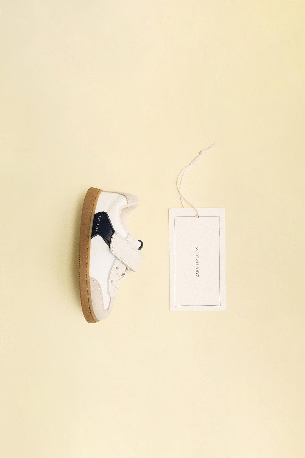 Кроссовки с контрастными деталями