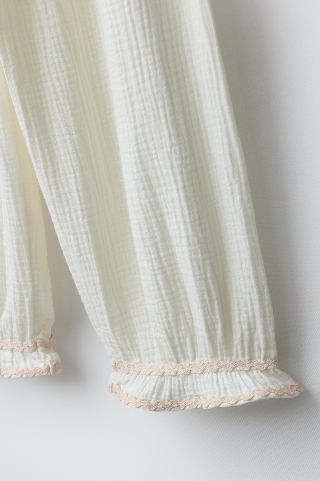 2-6 ЛЕТ/ ПИЖАМА С КОНТРАСТНЫМ КАНТОМ В ВИДЕ ВОЛНЫ