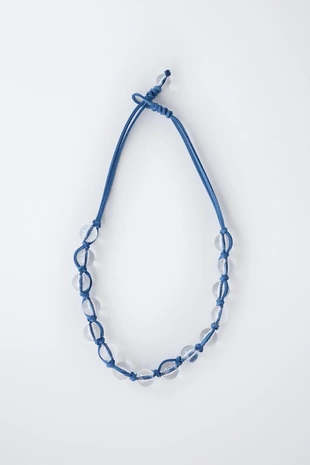 Колье на шнурке с бусинами- Заказать в России