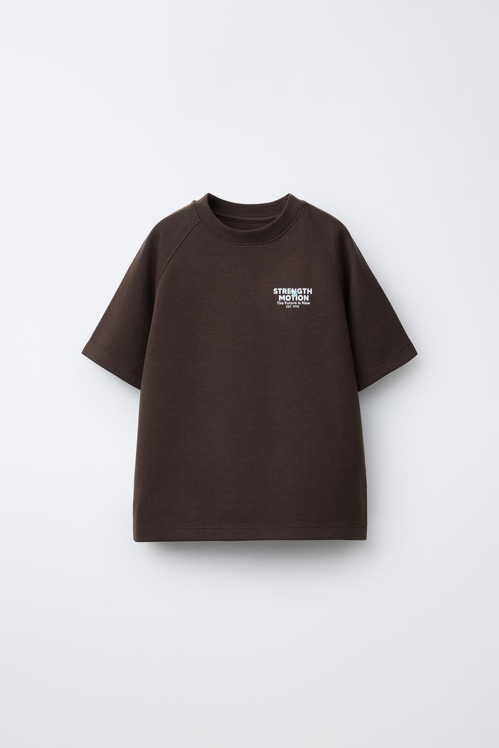 КОМПЛЕКТ ИЗ ФУТБОЛКИ И ШОРТОВ-БЕРМУДОВ ИЗ ТКАНИ ИНТЕРЛОК С НАДПИСЬЮ