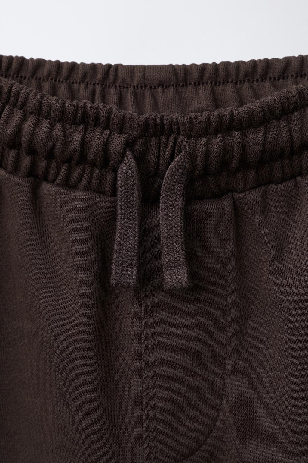 КОМПЛЕКТ ИЗ ФУТБОЛКИ И ШОРТОВ-БЕРМУДОВ ИЗ ТКАНИ ИНТЕРЛОК С НАДПИСЬЮ