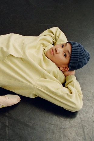 Толстовка с капюшоном и карманом