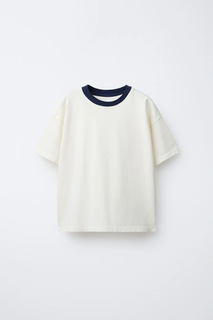 Футболка с контрастным вырезом- Заказать в России