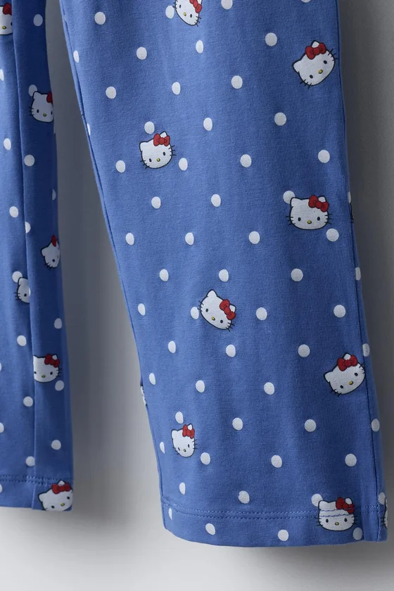 2-6 ЛЕТ/ПИЖАМА С ПРИНТОМ HELLO KITTY © SANRIO
